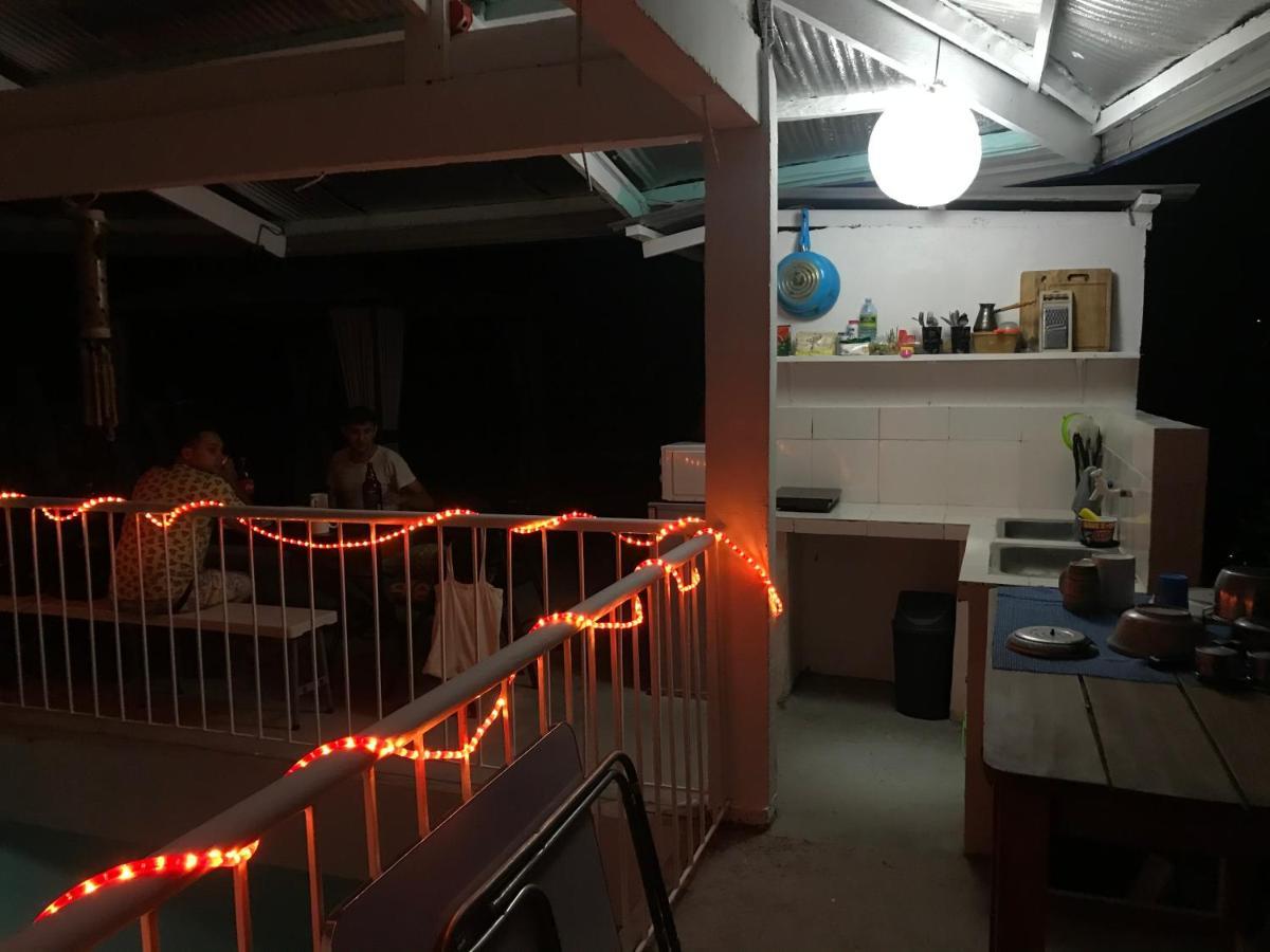 Hostel Lions Mambajao Esterno foto